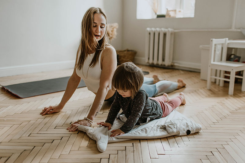 mental-health-foundation-blog-post-helping-childrens-covid-19-anxiety-photograph-of-mother-doing-yoga-with-daughter
