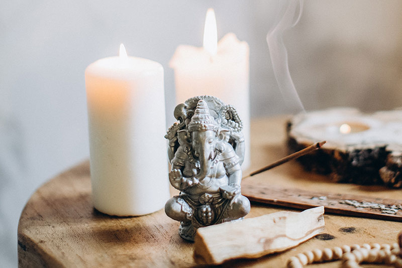 mental-health-foundation-blog-post-amazing-power-of-meditation-photograph-of-candles-and-incense-800x534
