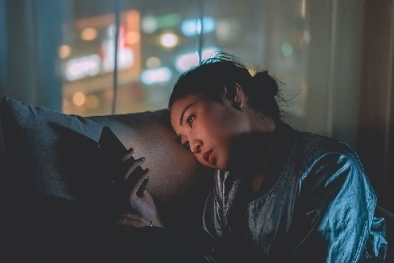 mental-health-foundation-blog-post-mental-health-and-social-media-picture-of-girl-on-phone-at-night-800x534