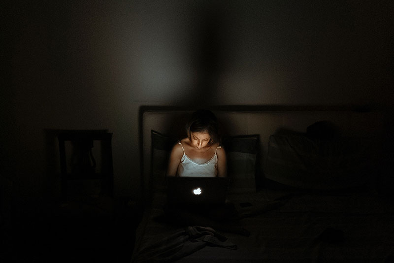 mental-health-foundation-blog-post-mental-health-and-social-media-picture-of-girl-on-phone-in-bed-in-the-dark-800x534